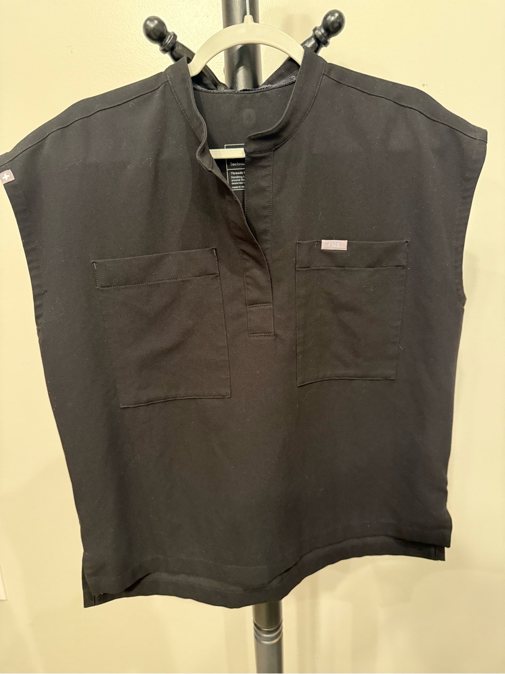 Figs scrub top - black size M